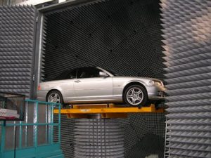 Camera anecoica per prove su autovettura