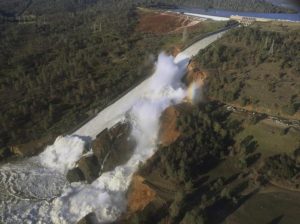 La diga di Oroville sta crollando