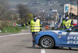 Illustrazione di un posto di blocco polizia stradale (Depositphotos Foto) - www.buildingcue.it