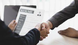 Illustrazione di un colloquio di lavoro (Canva foto) - www.buindingcue.it