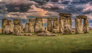 Illustrazione di Stonehenge (Pixabay FOTO) - www.buildingcue.it