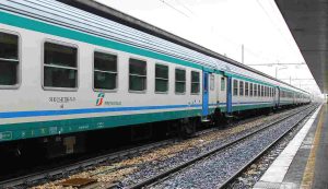 Illustrazione di un treno di Trenitalia (Pixabay FOTO) - www.buildingcue.it
