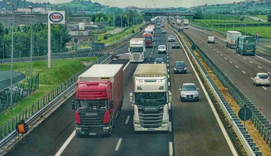 Illustrazione di un'autostrada (Pixabay FOTO) - www.buildingcue.it