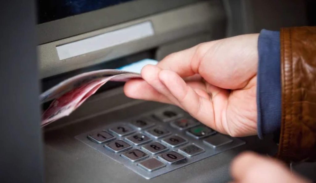 Bancomat prelevare data rosso togliere sfizio