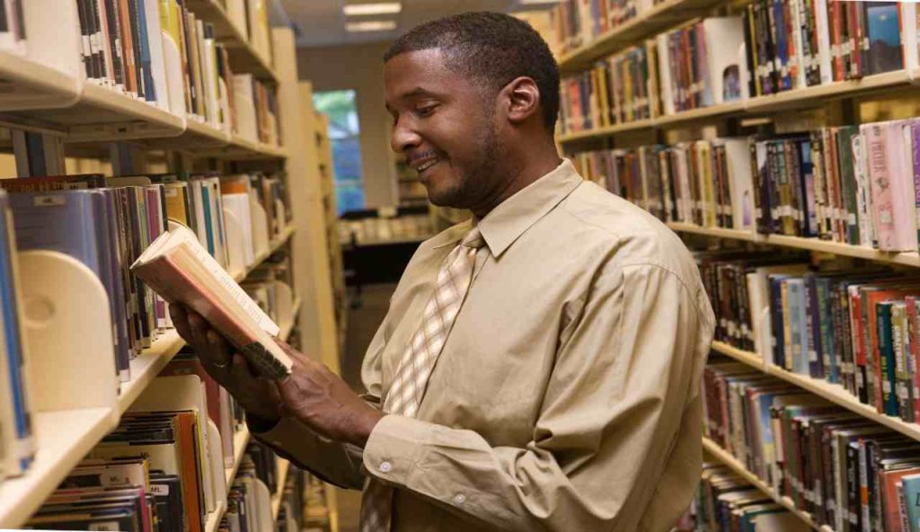 Lavora in biblioteca a tempo indeterminato | Fai subito domanda: il bando sta per scadere