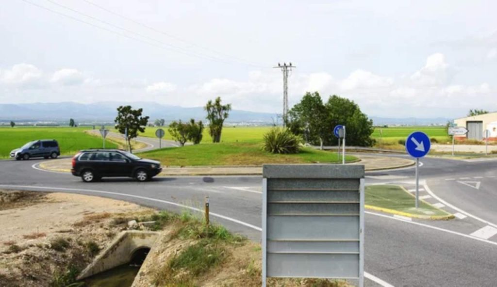 Auto in rotonda