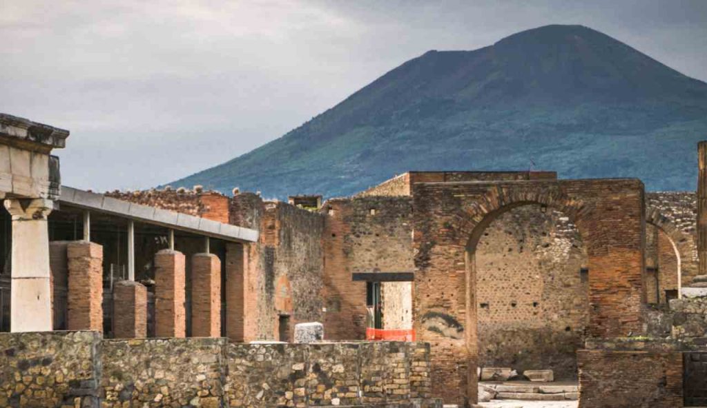 Illustrazione di Pompei (Canva FOTO) - buildingcue.it