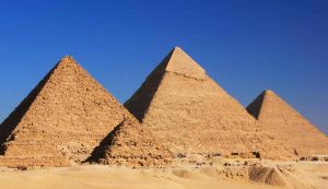 Illustrazione delle piramidi (Canva FOTO) - buildingcue.it