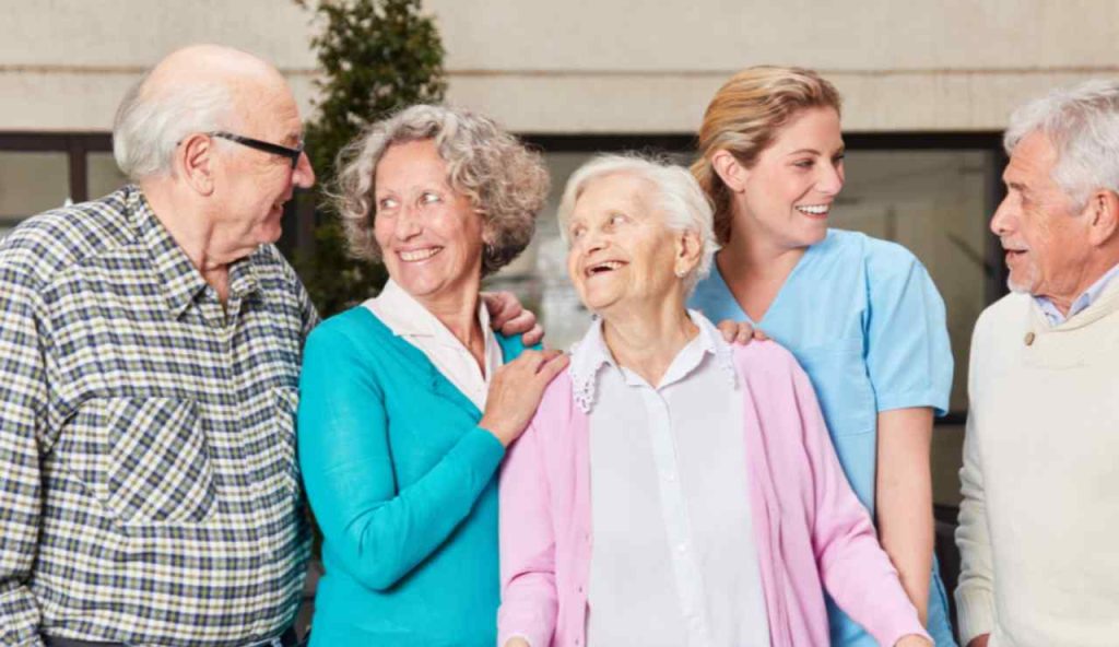 Illustrazione di alcuni pensionati felici (Canva FOTO) - buildingcue.it