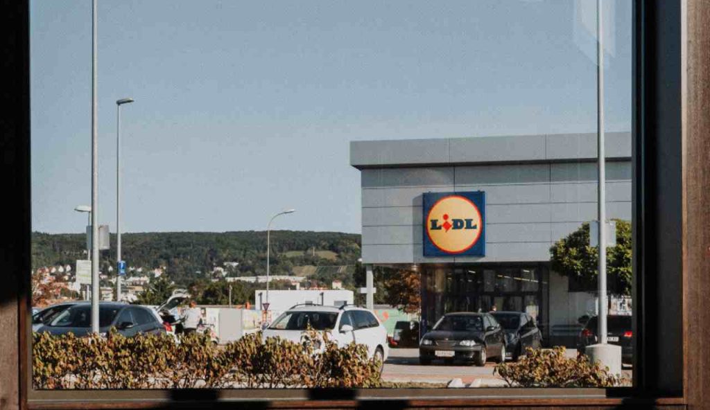 Illustrazione di un supermercato della LIDL (Canva FOTO) - buildingcue.it