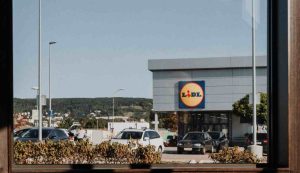 Illustrazione di un supermercato della LIDL (Canva FOTO) - buildingcue.it