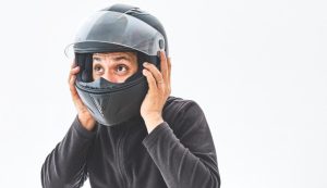 Illustrazione di una persona con il casco (Canva FOTO) - buildingcue.it