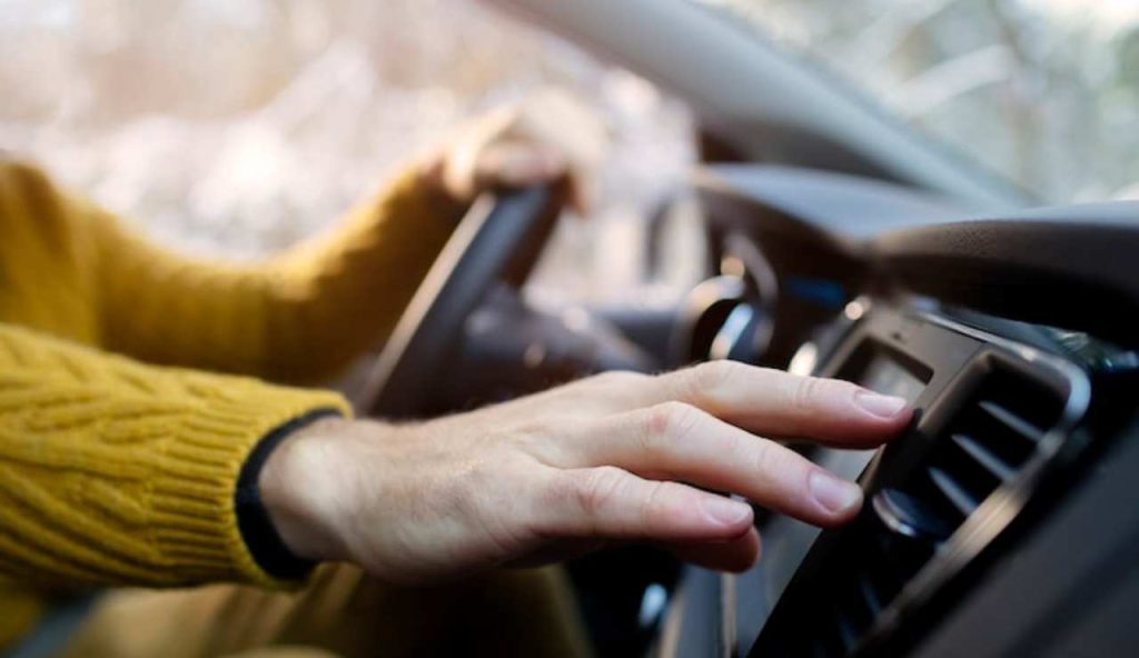 Radio in auto