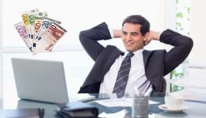Lavoratore felice con soldi (Depositphotos foto) - www.buildingcue.it