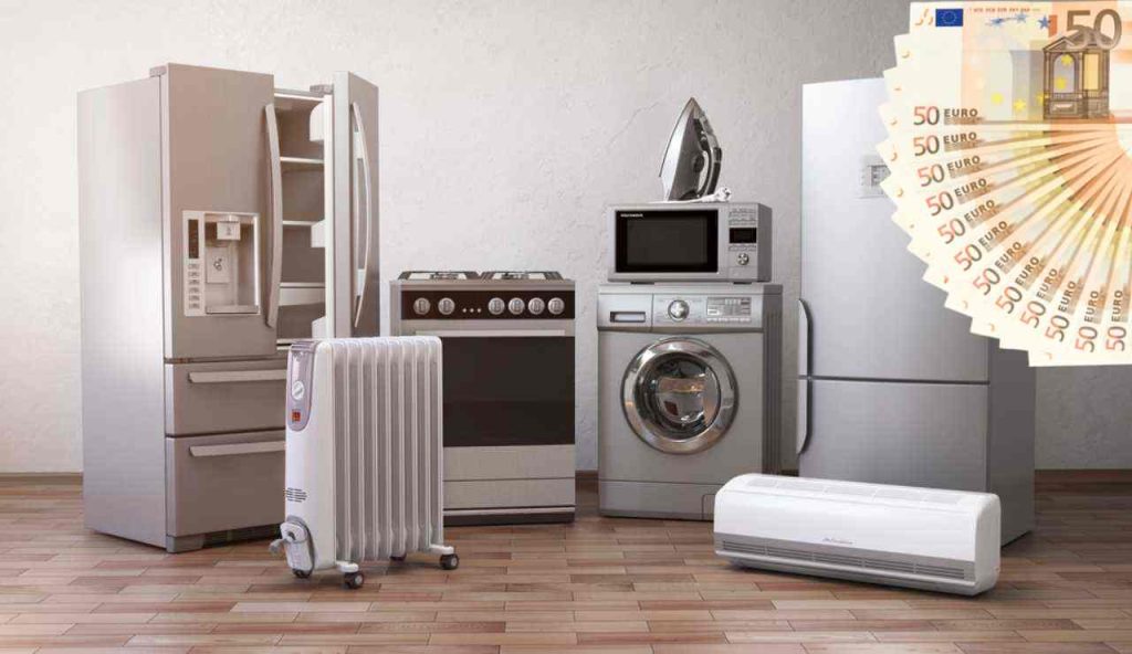 Elettrodomestici e soldi (Depositphotos foto) - www.buildingcue.it