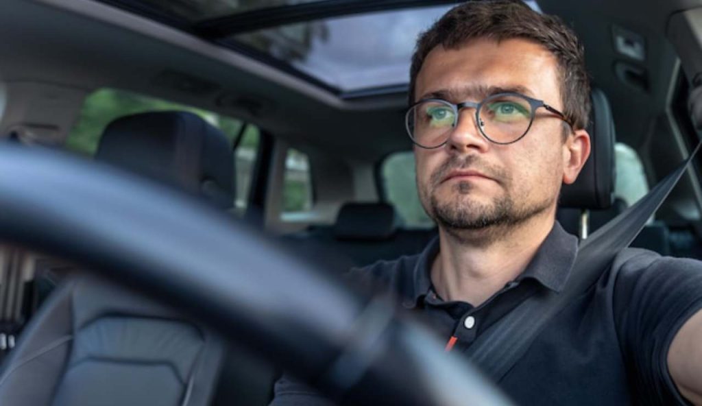 Uomo al volante
