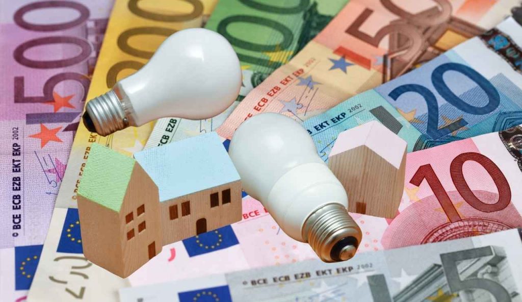 Nuovo Bonus Bollette, se hai questa età scatta in automatico | Basta la carta di identità: sospiro di sollievo per il prossimo inverno