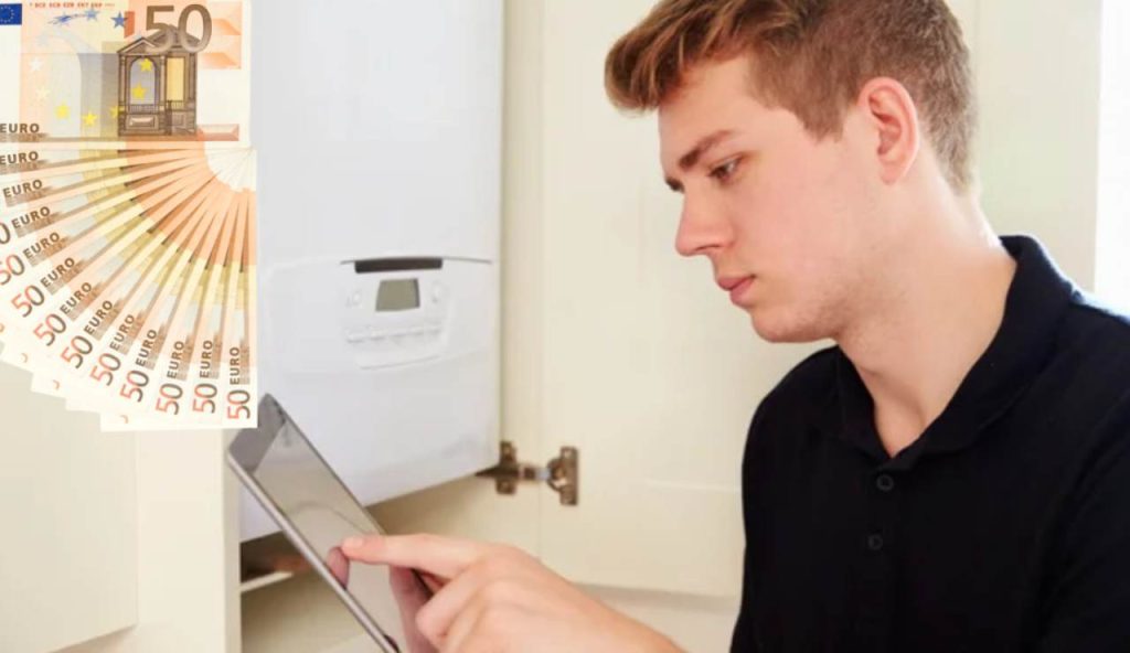 Caldaia e soldi (Depositphotos foto) - www.buildingcue.it