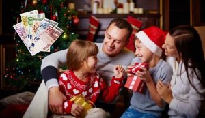 Famiglia a Natale e soldi (Depositphotos foto) - www.buildingcue.it