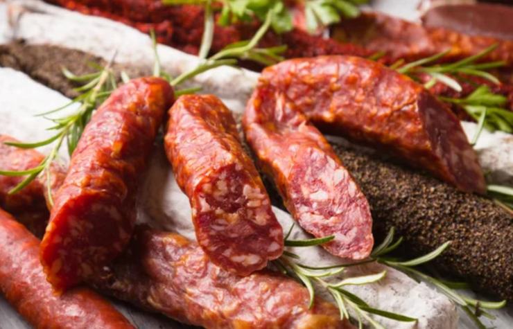 Illustrazione di salsiccia stagionata (Depositphotos foto) - www.buildingcue.it