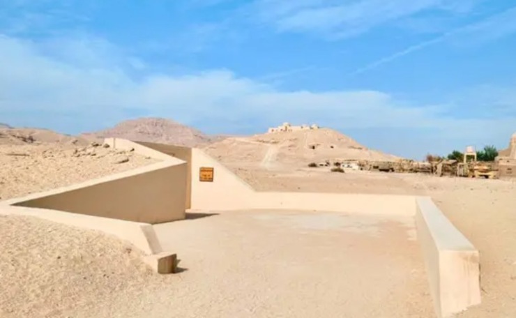 Ingresso alla replica della tomba di Tutankhamon (Depositphotos foto) - www.buildingcue.it