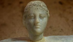 La statua (Egyptian Ministry of Tourism and Antiquities foto) - www.buildingcue.it