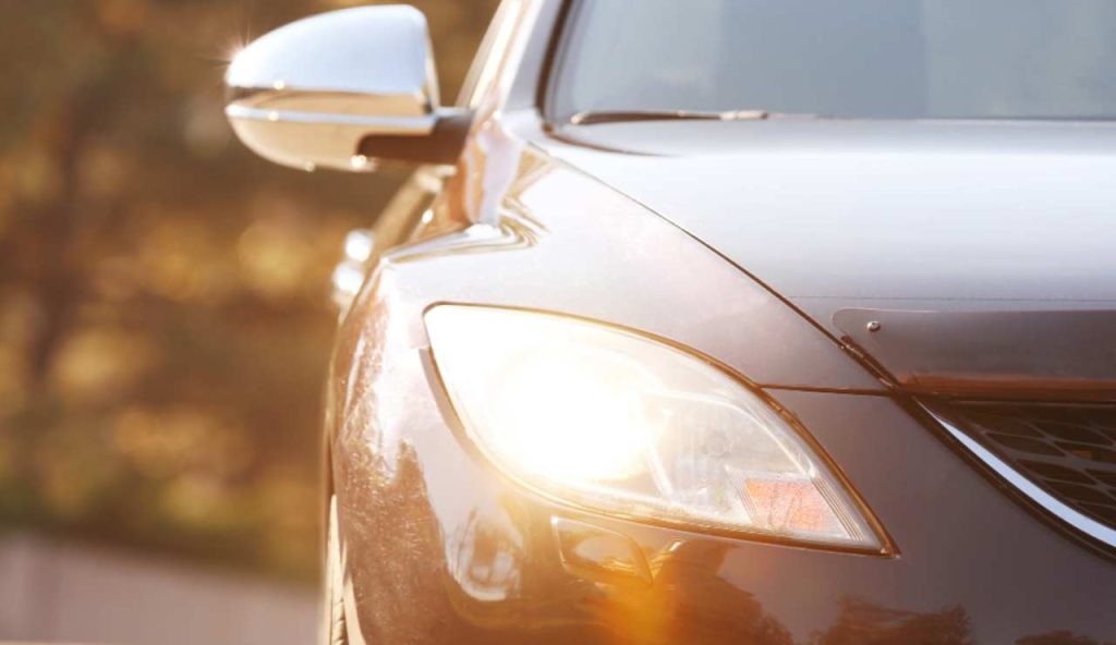 Illustrazione di un faro acceso (Canva FOTO) - buildingcue.it