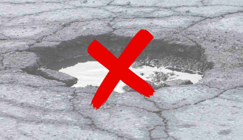 Illustrazione di una buca (Canva FOTO) - buildingcue.it